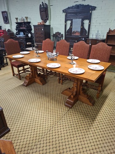 Stunning carved oak - stunning,