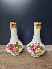 Royal Albert Old Country Roses Bud Vases – Pair – Bone China, Gold Trim, 1962