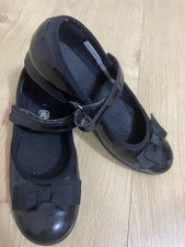 Used Girls Black School Shoes from Clark’s, Size UK 2/ EUR 34