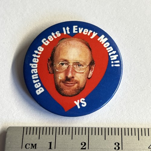 Vintage collectible pin badge - pin,
