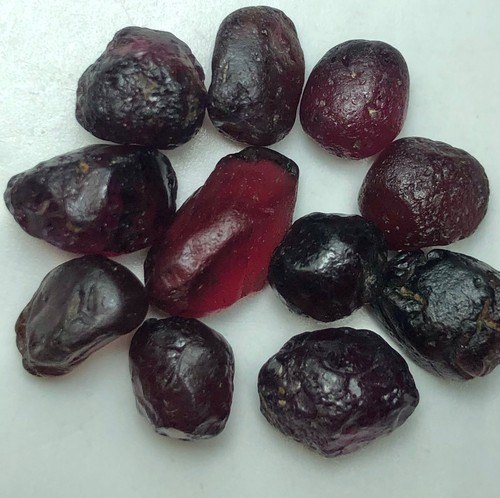 Rhodolite garnet rough - rhodolite,