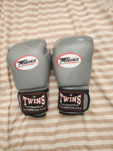 Twins 14oz muay thai boxing - 14oz,