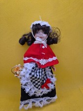 VINTAGE SOUVENIR DOLL IN