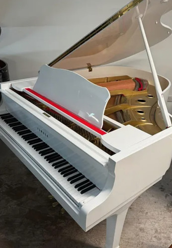 Yamaha grand white - grand, in