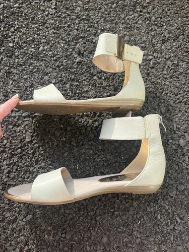 Tamaris light pastel green