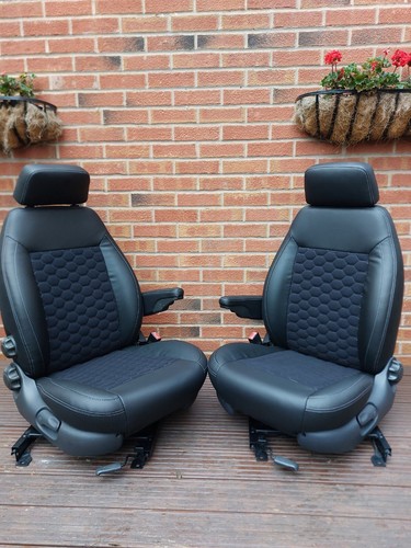 Captain swivel seats - captain,