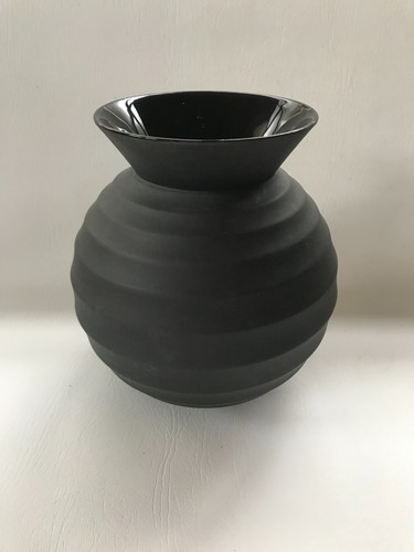 Wedgwood black jasper ware - black,