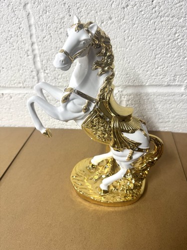 White gold horse traveler - gold,