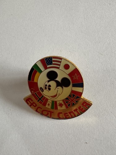 Disney pin badge - disney,
