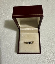Charming 9ct gold trilogy ring