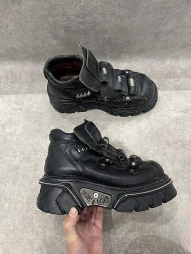 New rock boots - rock, size