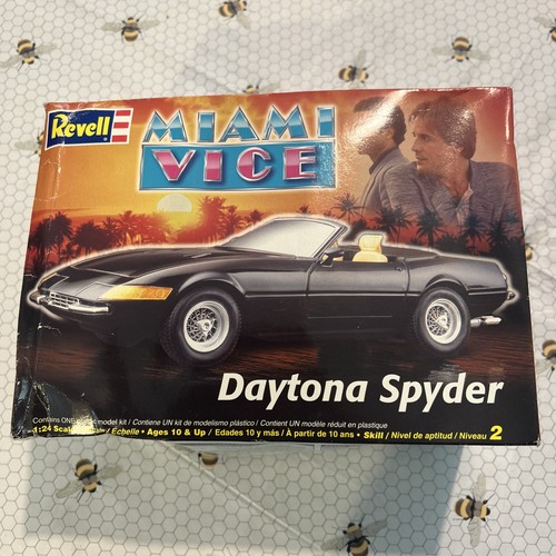 Revell miami vice ferrari - vice,