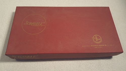 Vtg scrabble game - game, letter