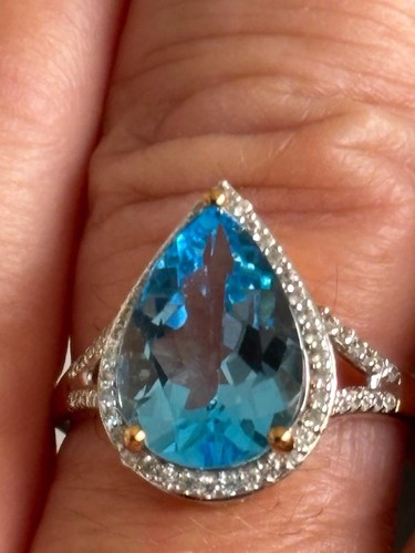 Swiss blue topaz and - 9k,