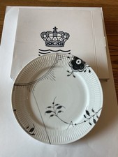 ROYAL COPENHAGEN BLACK FLUTED MEGA PLATE 27cm Dinner / Serving Dish, C2010 Boxed