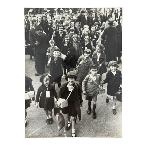 1939 ww2 london child evacuees - ww2,