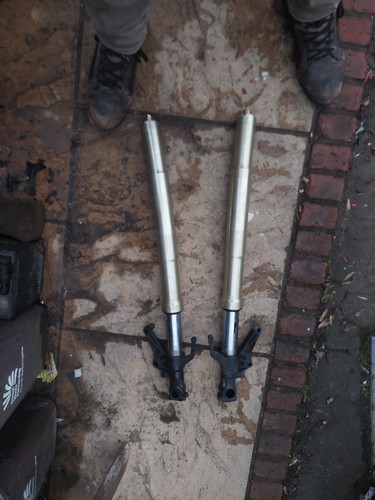 Front forks - r1,