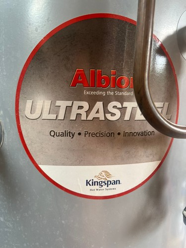 Hot water cylinder 250l - hot,