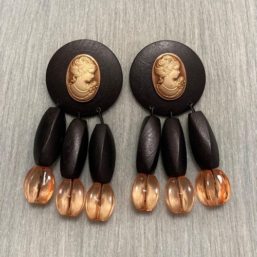 Cameo motif wood - cameo,