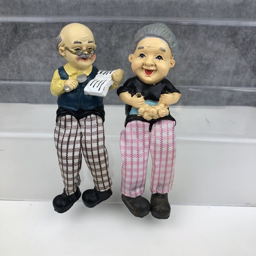 Grandma grandpa figurines - grandma,