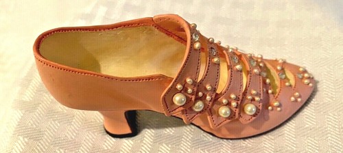 Just the right - right, shoe"