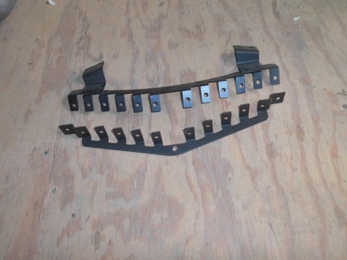 Grille slat mounting - tf,