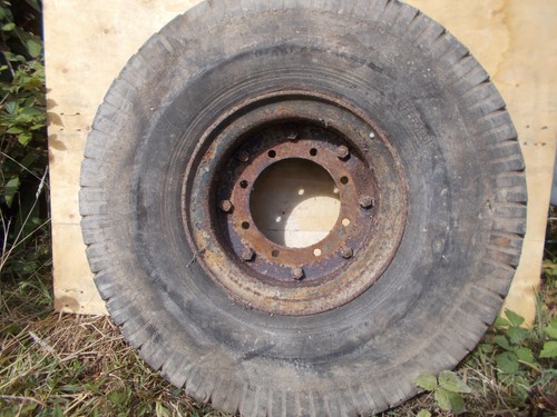 Tyre showmans van - x,