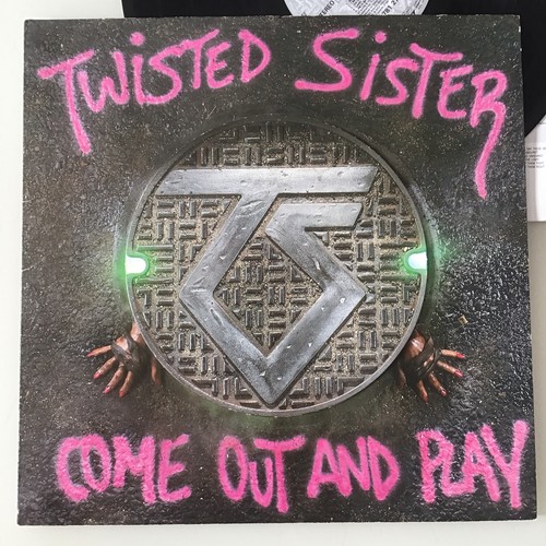 Twisted sister come out - sister,