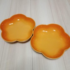 Le Creuset Medium Flower Dish