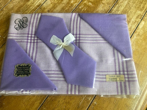 Check tablecloth napkins - check,