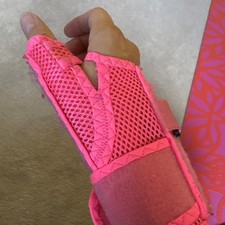 LTG Pro thumb support neon pink
