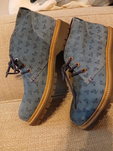 Vgc moshulu suede chunky lace - vgc,