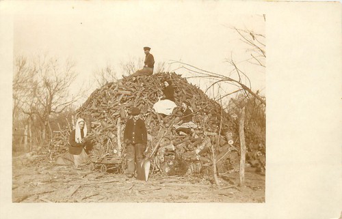Rppc postcard people giant - on,