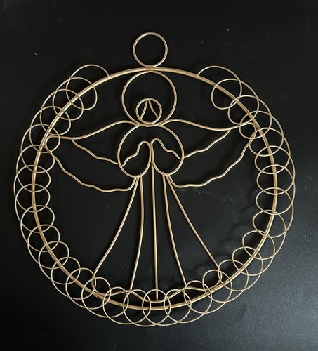 Vintage gold tone - wire, wreath