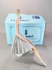 LLADRO "WAITING BACKSTAGE"