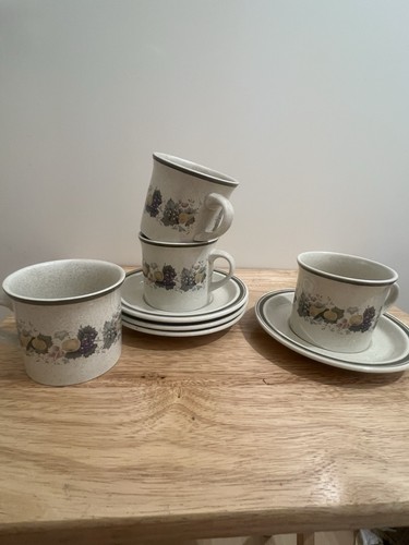 Mug and saucers - 4x,