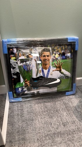 Cristiano ronaldo hand signed - cristiano,