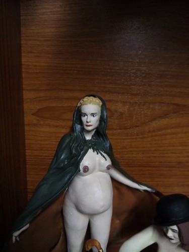 Figurine medieval lady - of,