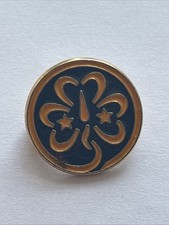 Girl Guide Metal Badge. WAGGGS. 