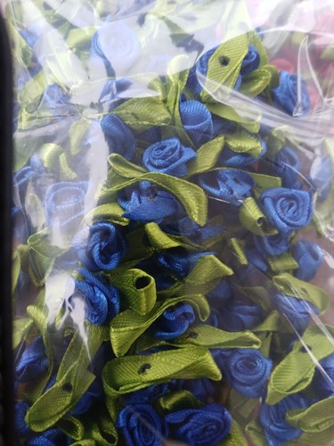 100 small satin rose buds - 100, x