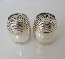 Fine pair of Edwardian silver barrel pepper pots Hunt & Roskell London 1905