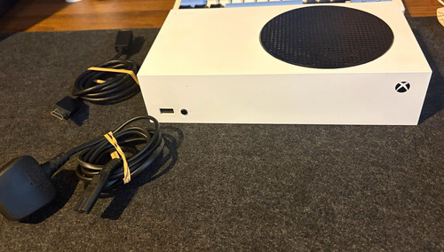 Xbox series console - s,