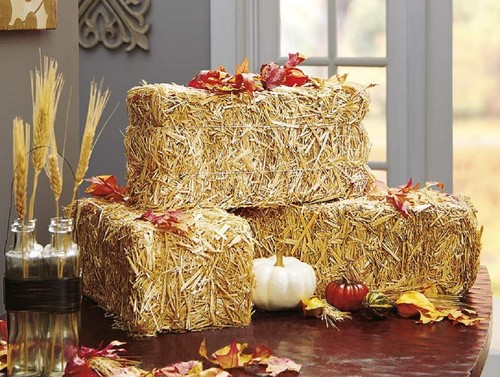 Small country hay bale - small,