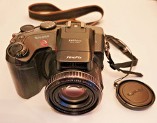 Fuji FinePix S602 Zoom Digital Camera - Pre-owned Tested/Working