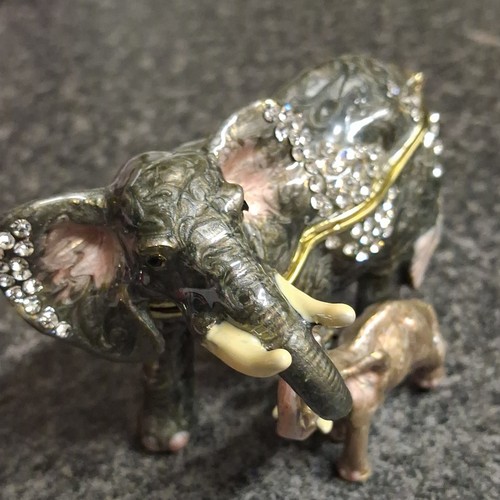 Elephant calf enamelled - &,