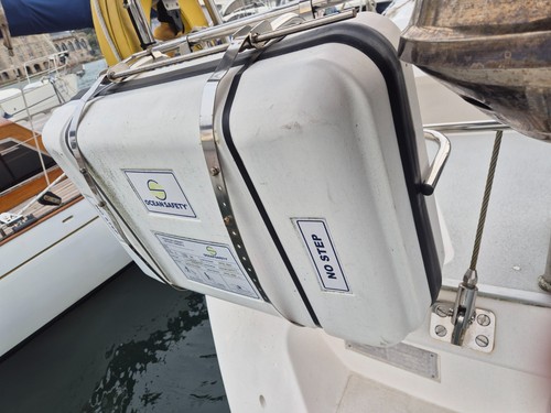 Liferaft person ocean iso - 8,