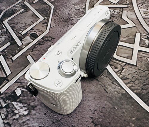 Sony alpha nex white - sony, nex-5t
