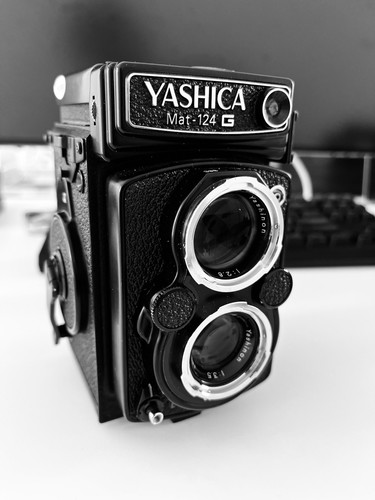 Yashica mat 124g film camera - mat-124g,