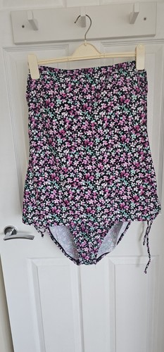 Women swimsuit size - women's,