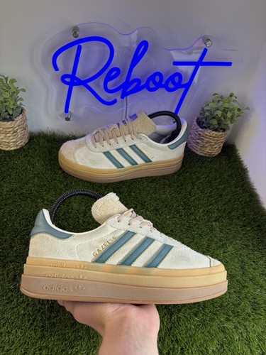 Women beige and green - and,